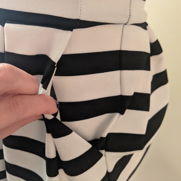 💘Bethany Mota black and white fit and flare dress - Picture 6 of 9